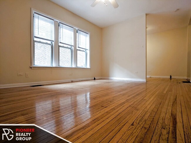 Foto del edificio - 634 W Barry Ave