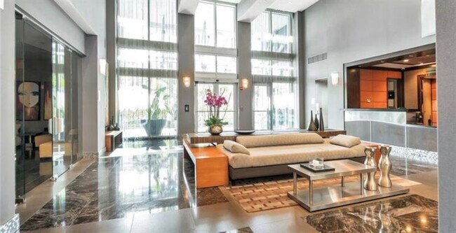 Foto del edificio - 9401 Collins Ave
