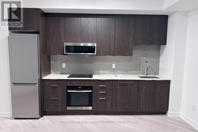 Photo du bâtiment - 2501 Saw Whet Blvd.