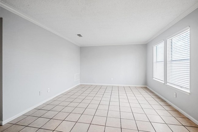 Building Photo - 1111 Sunrise Rd. #16