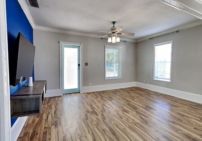 Foto del edificio - 1518 Pinewood Dr