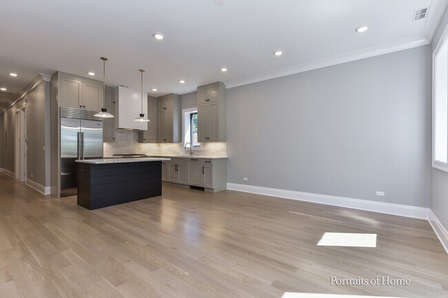 Foto del edificio - 2135 N Lakewood Ave