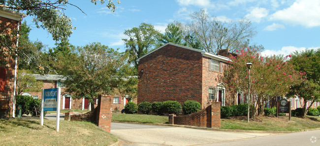 Entrance - Branders Bridge Apartments