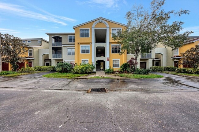 Building Photo - 5600 Bentgrass Drive Unit 8-301