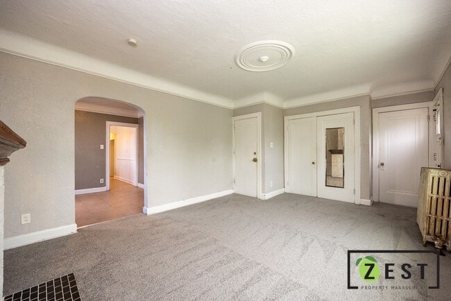 Building Photo - 15080 Sussex St