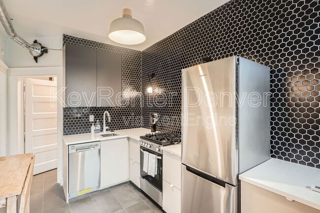 Foto del edificio - 227 S Logan St