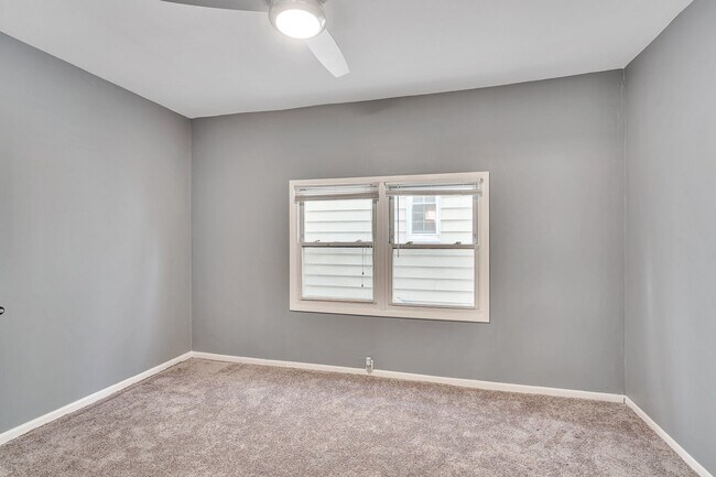 Foto del edificio - 293 Armstrong Ave