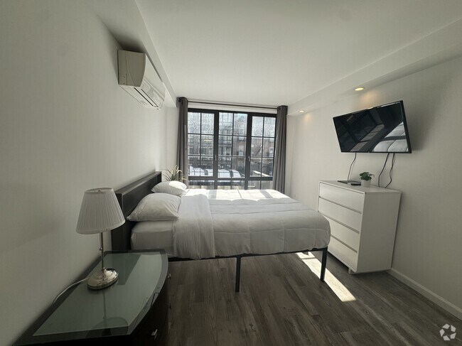 Building Photo - 433 W 53rd St