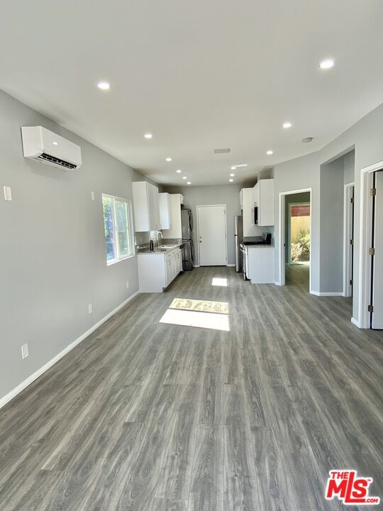 Foto del edificio - 5451 Brynhurst Ave