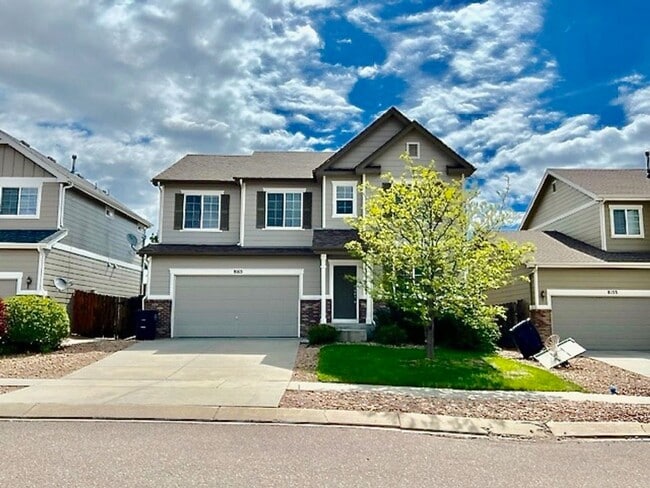Photo - FABULOUS 4 BEDROOM HOME IN EASTVIEW ESTATES!!