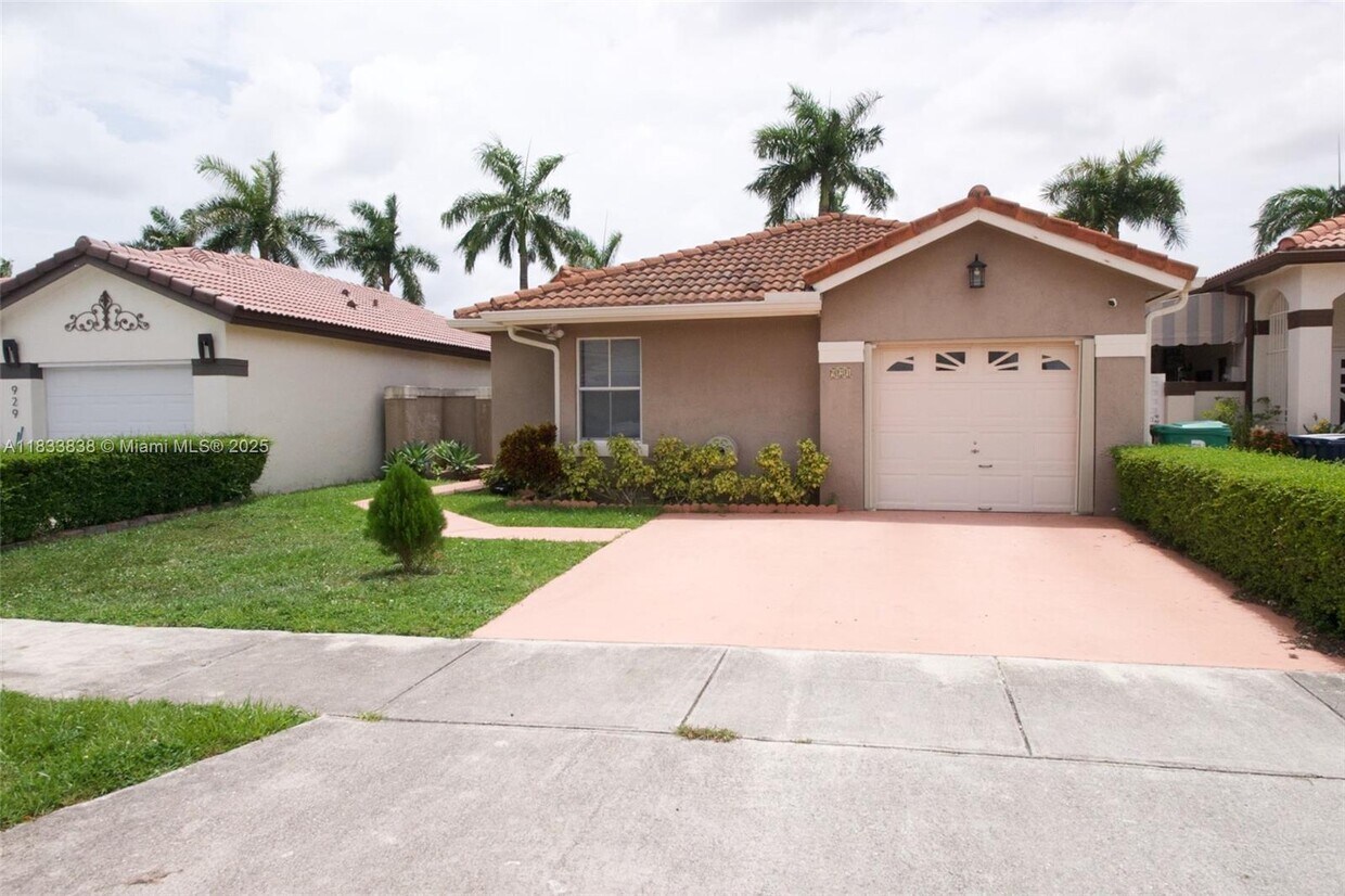 Foto principal - 921 NW 132nd Ave W