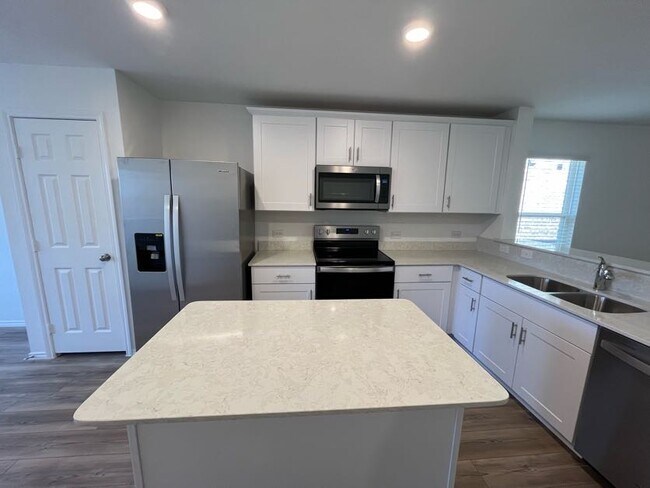 Foto del edificio - 850 Lake Fletcher Rd