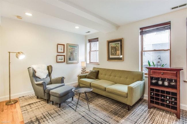 Building Photo - 2 br, 1 bath Condo - 1428 Chapin St NW