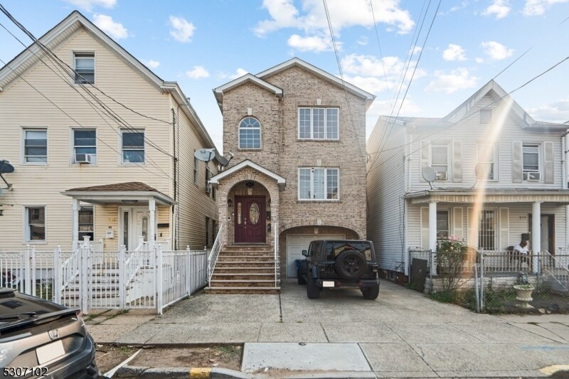 Primary Photo - 317 Livingston St