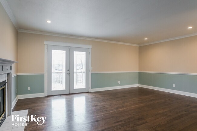 Building Photo - 810 York Dr