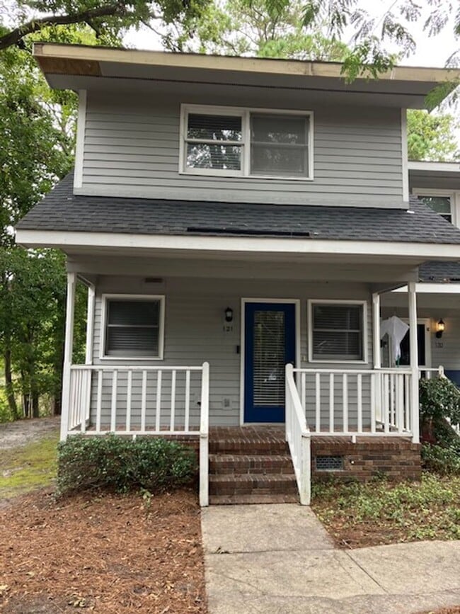 Building Photo - 2029 Eastwood Rd