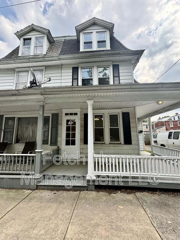 43 W Ferdinand St, Manheim, PA 17545 Condo for Rent in Manheim, PA