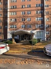Building Photo - 39 E 39th St