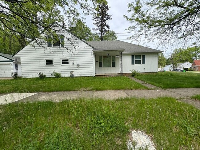 Building Photo - Beautiful Home in the Heart of Cleveland H...