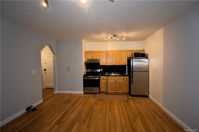 Building Photo - 673 Locust St