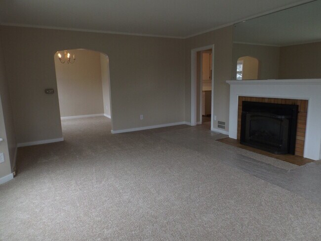 Foto del edificio - Beautiful Home In Prime Location Bordering Crown Hill and Whittier Heights!