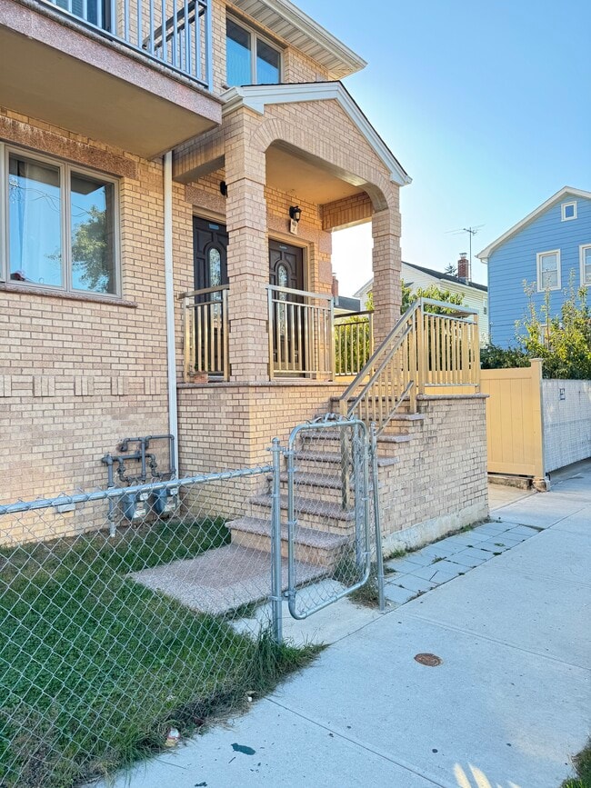 Building Photo - 9838 Eckford Ave