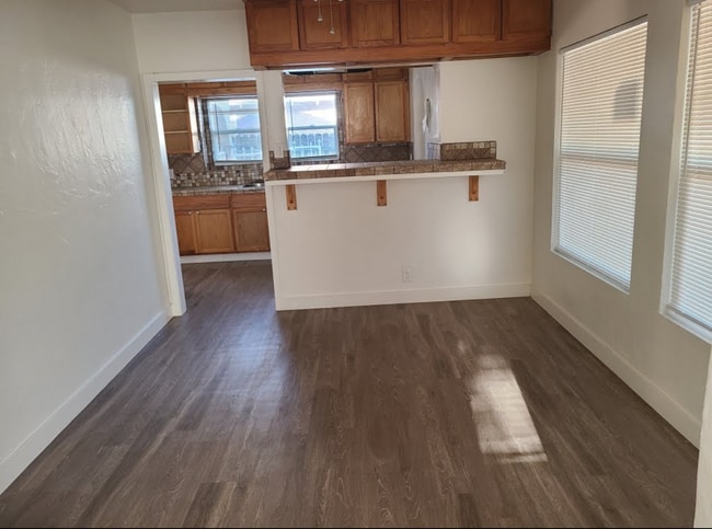 Foto del edificio - Darling Unit For Rent in Bakersfield