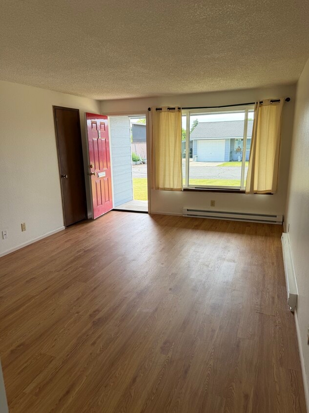 Building Photo - 1404 N Cora St