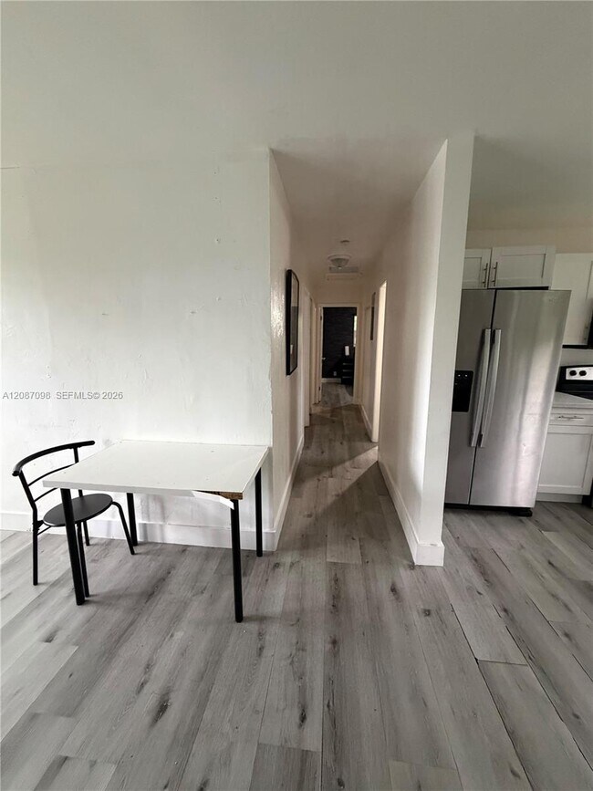 Foto del edificio - 1200 NW 18th Ct