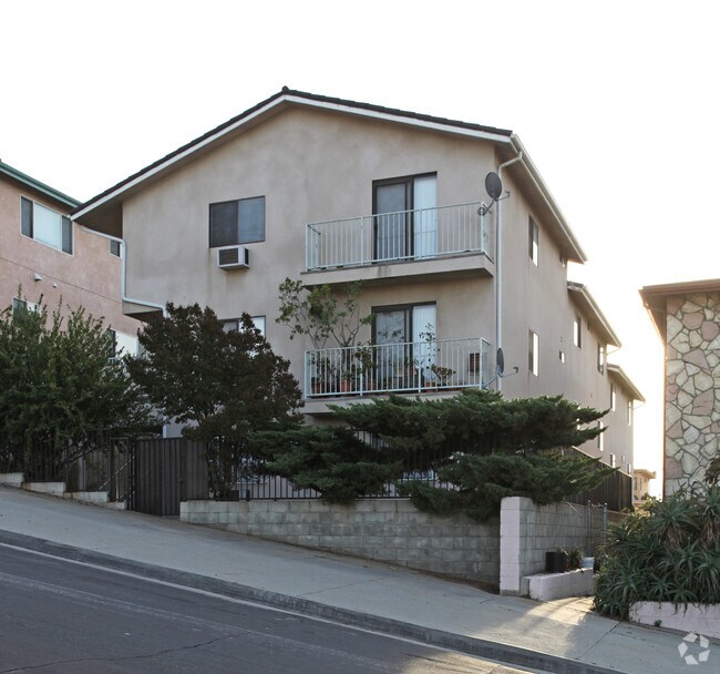 Building Photo - 980 White Knoll Dr
