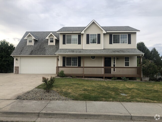Building Photo - 1500 NW Canyon View Dr