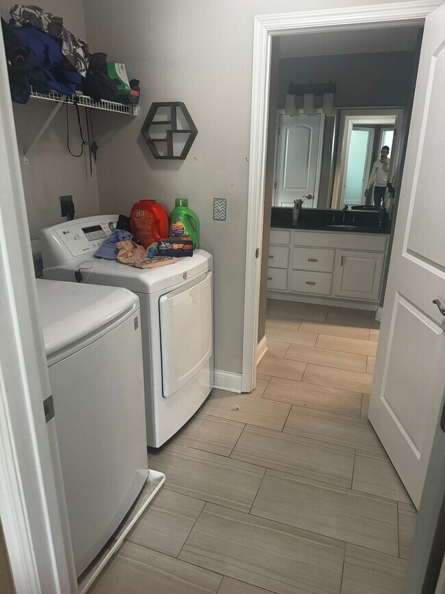 Foto del edificio - 3 Bedroom Single Family Home in Cincinnati