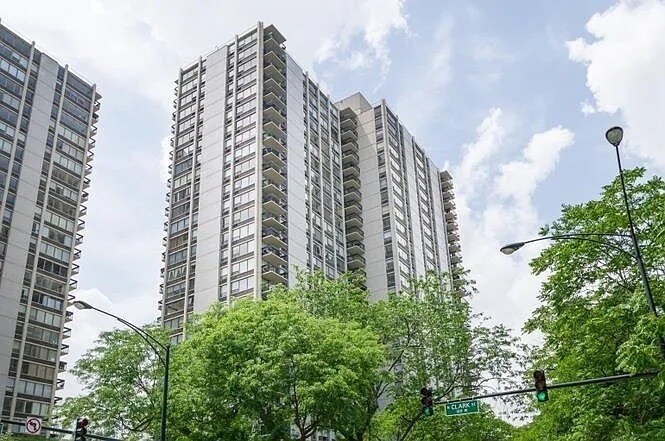 Foto principal - 1360 N Sandburg Terrace