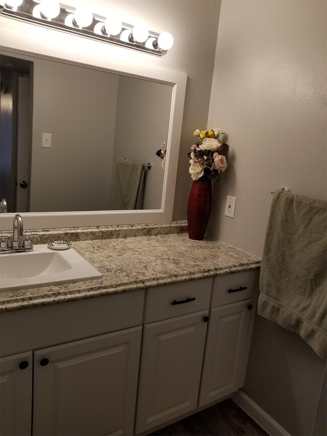 Building Photo - 9511 Contessa Dr