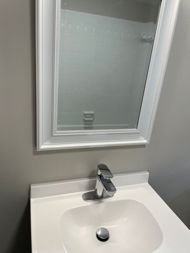 Building Photo - Two Bedroom 1.5 Bath Townhome for Rent