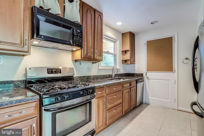 Building Photo - 5225 Old Dominion Dr