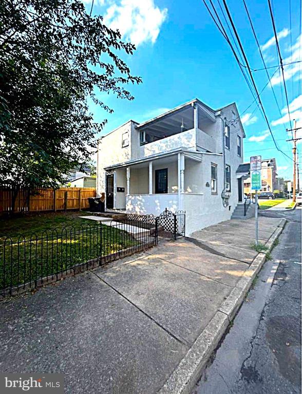 Building Photo - 313 N York St