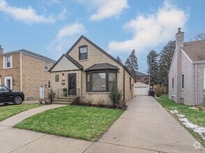 Building Photo - 7107 N Melvina Ave