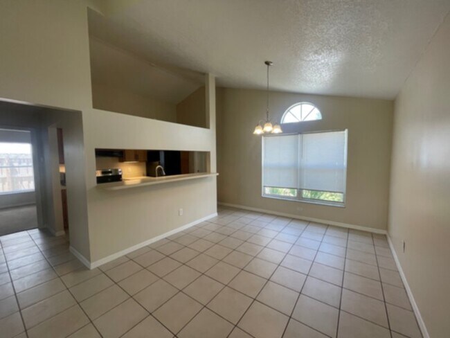 Building Photo - Crossings-3 Bed, 2 Bath, Split Bed Plan!