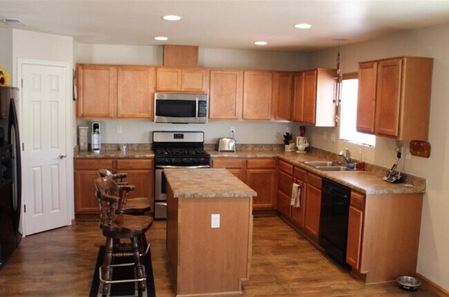 Building Photo - 7396 Silver Dawn Dr
