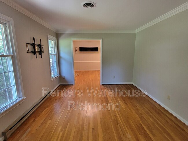Foto del edificio - 8139 N Mayfield Ln