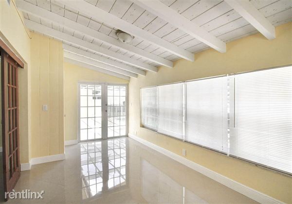 Building Photo - 3861 NW 6th Ct