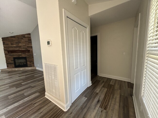 Foto del edificio - 40 Brooks Ln