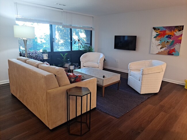 Foto del edificio - 1008 Paradise Rd