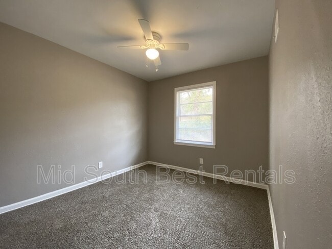 Building Photo - 378 Lillian Dr