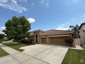 Building Photo - 10405 Grizzly St