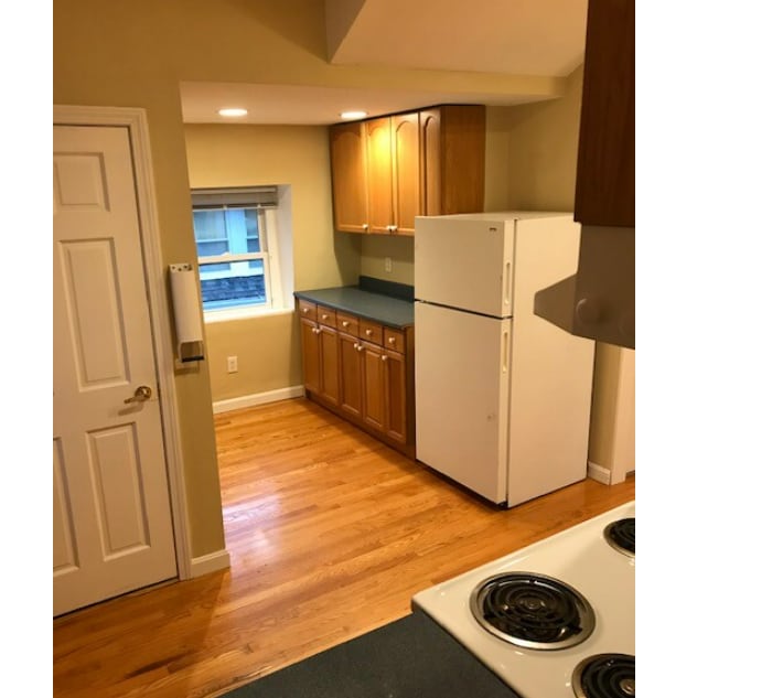 Primary Photo - 24 Henderson St