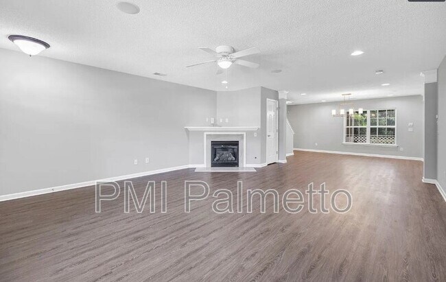 Foto del edificio - 105 Sandalewood Ln