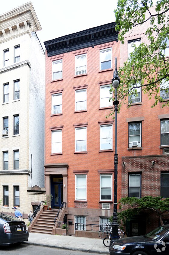 Primary Photo - 5 Units