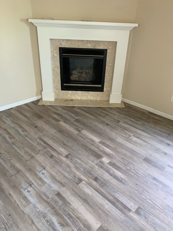 living room new flooring/gass fireplace - N1166 Redwing Dr
